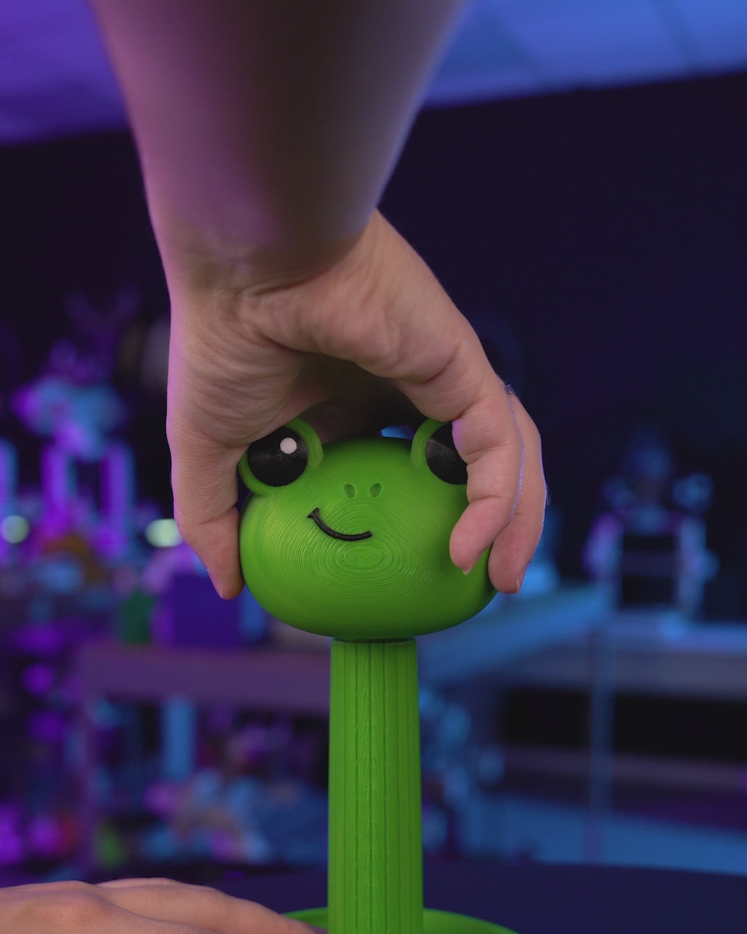 Ribbit Headset Holder