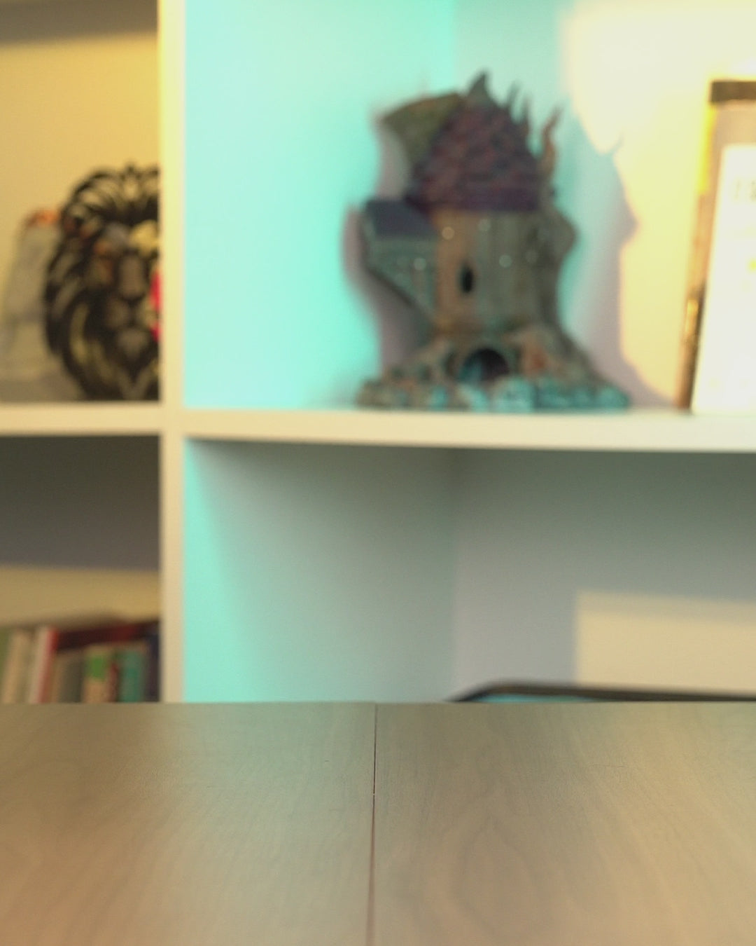 Curve Caddy Headphone Holder – 3D Printed Headset Stand with Pen Holder – Gaming Desk Organiser
